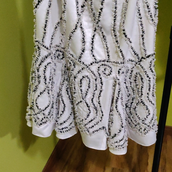 Ruffle detailed dress - Picture 3 of 6